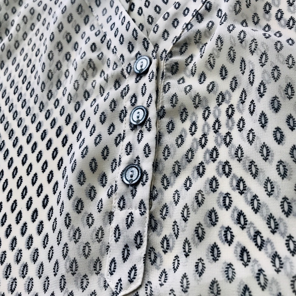 Michel USA Women’s M Sheer Henley Top - Picture 6 of 7